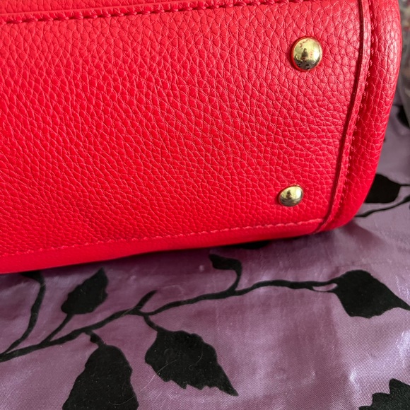 Isaac Mizrahi Red Bag with gold accents - Picture 5 of 16
